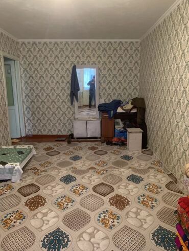 ленинградская квартира: 1 комната, 32 м², 104 серия, 2 этаж, Старый ремонт
