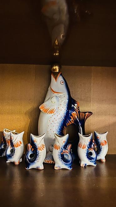 likor: Porcelan “Balıq” qrafin dəsti - Komplekt: 1 böyük qrafin (balıq — 2