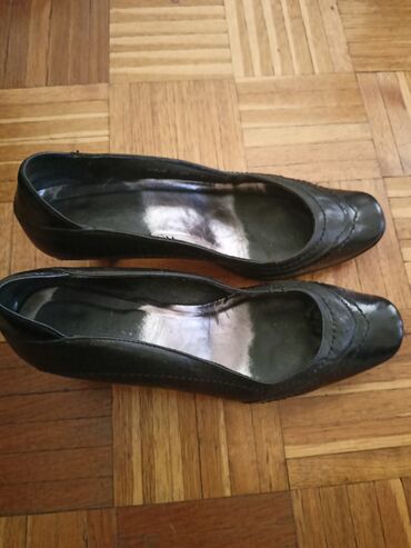 Ostale cipele: Kožne crne cipele br. 40.
Udobne, nosive, peta nije visoka