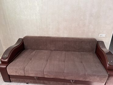 диван раздвижные: Бүктөмө диван, Колдонулган, Үчтүк
