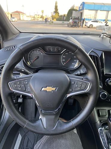 park masin: Chevrolet Cruze: 1.4 l | 2018 il 221090 km Sedan — 7