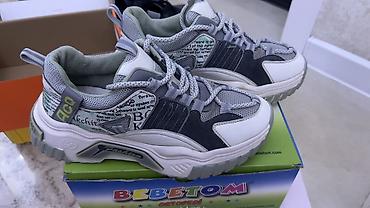 nike react: Кроссовки женские, летние, дышащие. Цена 500сом — 2