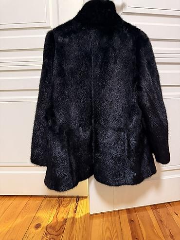 Шубы: Срочно продам шубы! 1)Цена на черную греческую цельную автоледи шубу — 2