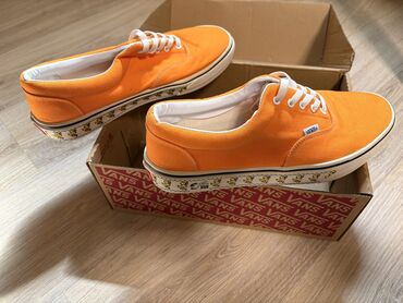 женская и мужская парфюмерия: Продаю мужские кеды Vans 45 размер оригинал!