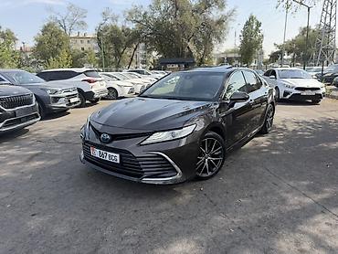Toyota Camry: 2022 г., 2.5 л, Вариатор, Гибрид, Седан
