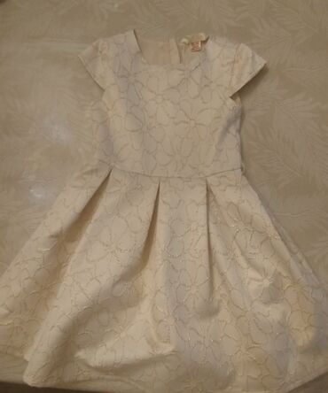 Uşaqlar üçün digər geyimlər: Uşaq geyim dəsti – 4 parçadan ibarət 1) Ağ pambıq krujeva don - — 8