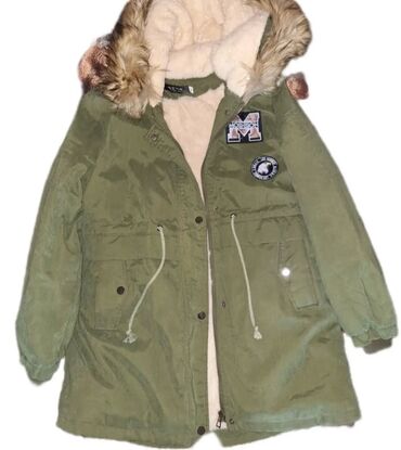 qış üçün kapüşonlu qadın gödəkçələri: Qadın üçün kapüşonlu parka - Rəng: xaki (yaşıl) - Üst material: suya