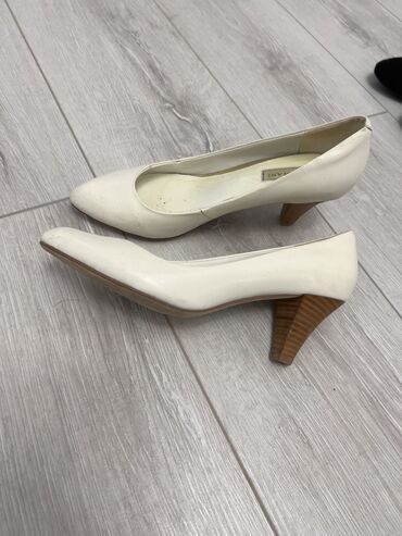 туфли на каблуках 37 размер: Туфли 37.5, цвет - Белый