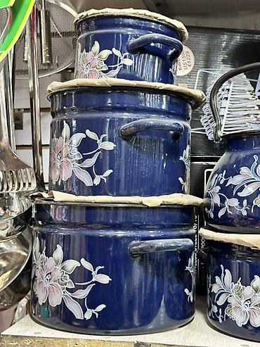 dish sets: Набор эмалированных кастрюль с цветочным узором - Комплектация: 3 — 1