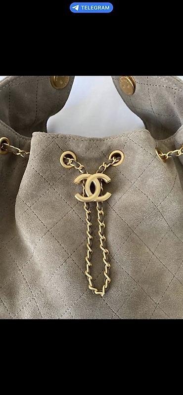 брелок майнкрафт: Сумка-ведро Chanel из замши с фирменной стежкой “каре”. - Материал — 2