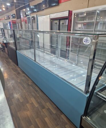 Paltaryuyan maşınlar: Soyuduculu vitrin – şirniyyat, qənnadı, deli və ya hazır yeməklərin