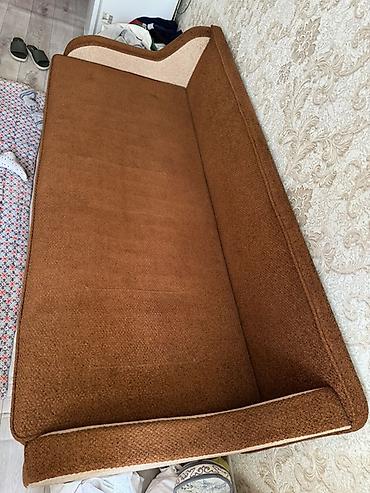 sofa: Рогожка), фактурная; основной цвет — тёплый коричневый, контрастные — 2