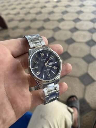 Классические часы: Классические наручные часы CASIO на металлическом браслете