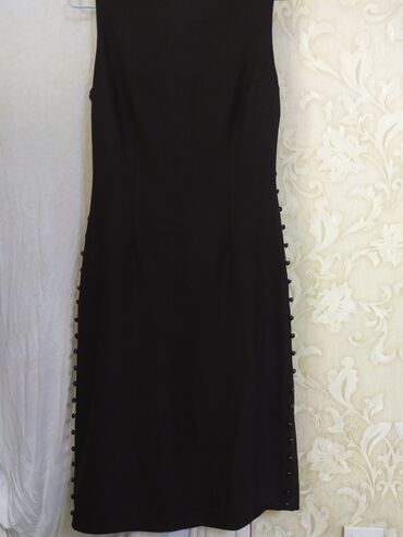 шикарное велюровое платье: Продаю платье(маленькое черное платье). Размер 44. Шикарно сидит по