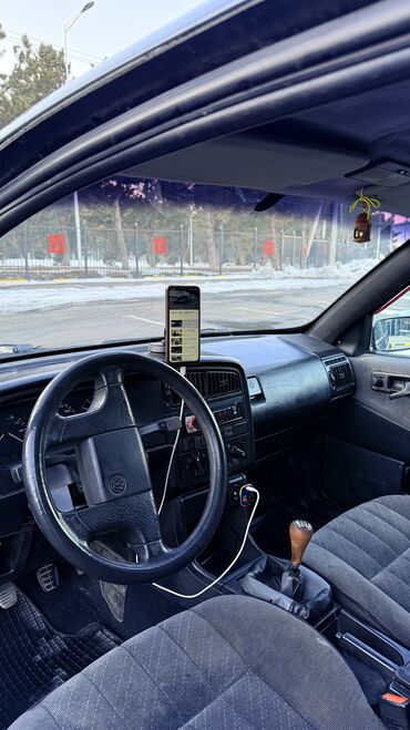 Volkswagen: Volkswagen Passat: 1991 г., 1.8 л, Механика, Бензин, Седан — 4