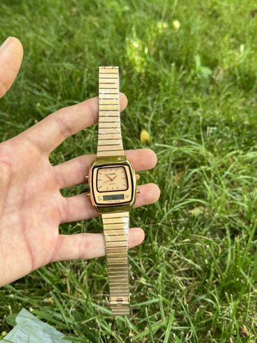 хочу купить часы: İki eded saat 25 manat
Real alici elaqe saxlasin endirim edecem