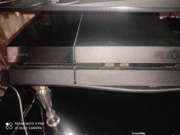 ps4 fc 24: Uzerinde 2 eded orginal pult verilir 500 gb yaddas sadece icinde oyunu