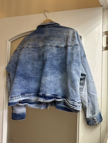 женская джинсовая одежда: Джинсовая куртка, M (EU 38), L (EU 40)