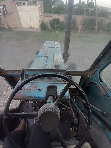 niva siti satilir: Traktor MTZ (Belarus) tipli, 4x4 tam ötürücülü. Mavi rəngli kabinli — 6