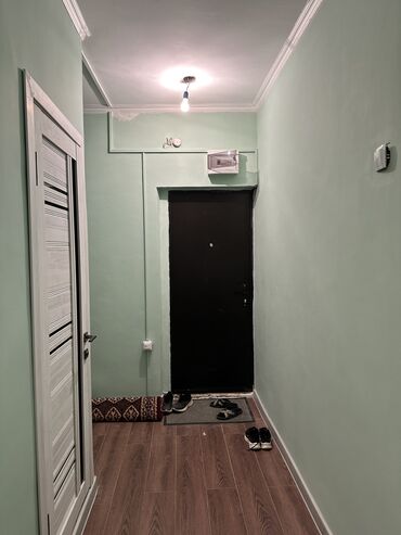 продается 2 комнатная квартира: 1 комната, 35 м², 105 серия, 2 этаж, Косметический ремонт