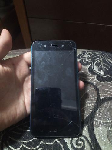 note 3: Смартфон itel в синем корпусе. Компактная модель с классическим — 2