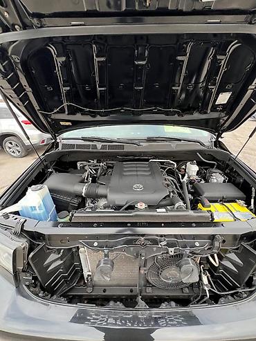 Toyota: Toyota Sequoia: 2020 г., Автомат, Бензин, Внедорожник — 19