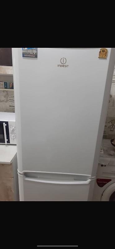 fridge: Холодильник Indesit, двухкамерный, белый. - Классическая компоновка — 1