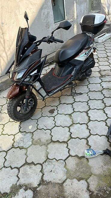 Скутеры: Тип скутера 125 куб. см, Бензин — 4