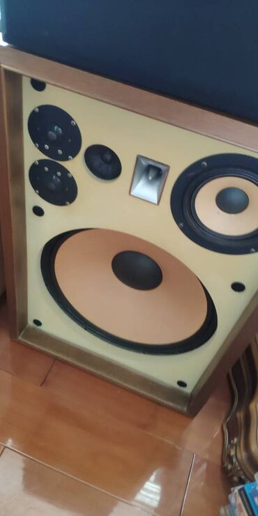 ayru estetik merkezi unvan: İşlənmiş Air Music Kolonka, Növ - Akustik, rəng - Qəhvəyi