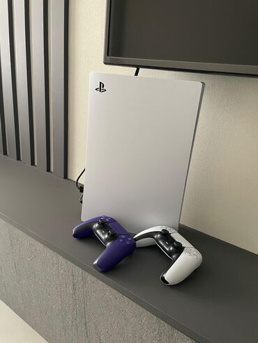 PS5 (Sony PlayStation 5): Playstation 5 1100 alinib icerisine onlayn oyunlar yazilib 400 azn