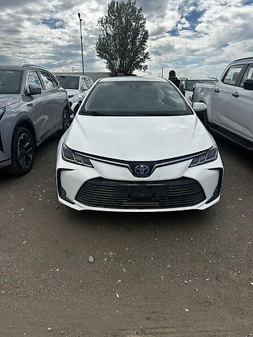 210 cdi: Toyota Corolla: 2021 г., Гибрид, Седан — 1