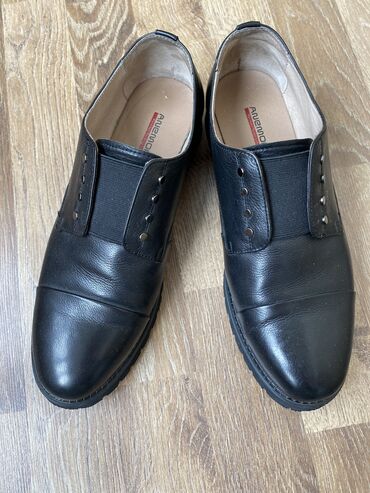 обувь женская 40: Туфли женские размер 38, кожа,цвет- черный, б/у, в хорошем состоянии