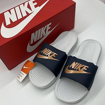Босоножки, сандалии, шлепанцы: NIKE Benassi – легкие шлепанцы-сланцы для повседневной носки и отдыха — 4