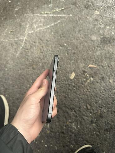 Apple iPhone: IPhone 15, Qara — 5
