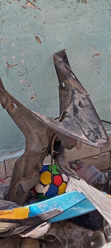 Digər avtomobil ehtiyat hissələri: Moped üçün plastik gövdə hissələri. Bəzi hissələr ola bilsin ki, başqa