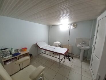 Ofislər: TƏCİLİ SATILIR: Natiq Şahbazov küçəsində, 150 m² sahəsi olan geniş və — 9