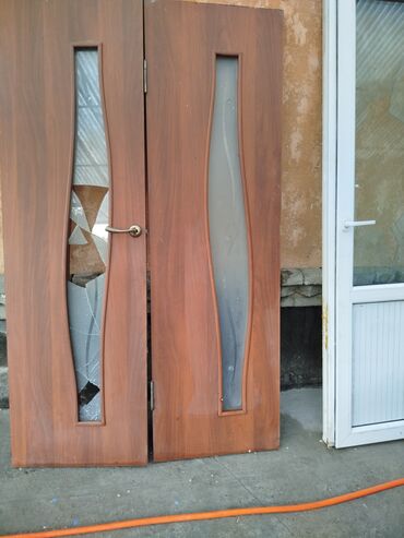 удобрения для сада: Срочно продаю двери по 500 сому некоторых поломаны стела связи выездом