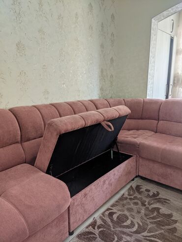 угловой диван с креслом раздвижной: Угловой диван, цвет - Розовый, Б/у