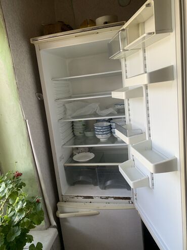 продать бу холодильник: Холодильник Atlant, Б/у, Двухкамерный, 50 * 180 *