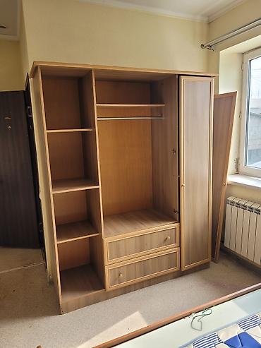 Двуспальные кровати: Двуспальная кровать с матрасом. - Размер спального места — 5