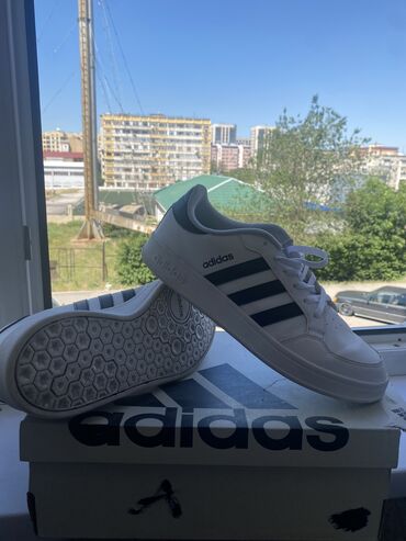 Кроссовки и спортивная обувь: Мужские кроссовки, 44, Adidas, Новый, цвет - Белый, Самовывоз