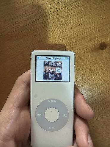 Башка аудиотехника: IPod nano. Все работает, 2гб примерно 300песен можно, аккум держит — 3