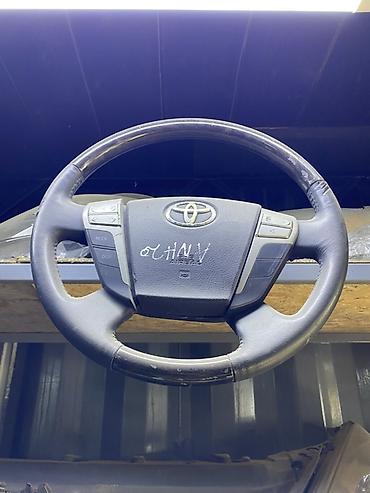 Рулевое колесо Toyota Alphard. Оригинальный мультируль с эмблемой