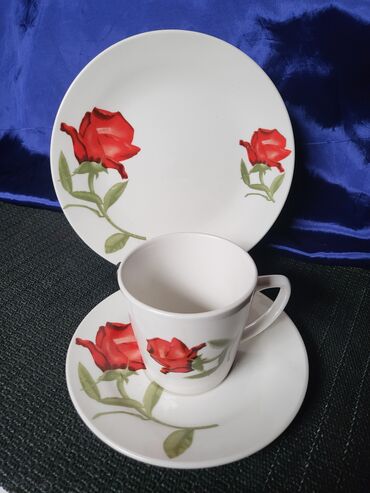 Ostalo posuđe: Vintaz porcelanski set. Set nigde okrzan,napukao,polomljen,sve na — 1