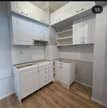 Sifarişlə mətbəx mebeli: Sifarişlə mətbəx dəsti, Özü çəkən petlələr, Parlaq laminat, Kredit yoxdur, Ödənişli çatdırılma — 23