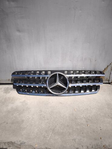 Решетки радиатора: Решетка радиатора Mercedes-Benz 2003 г., Б/у, Аналог