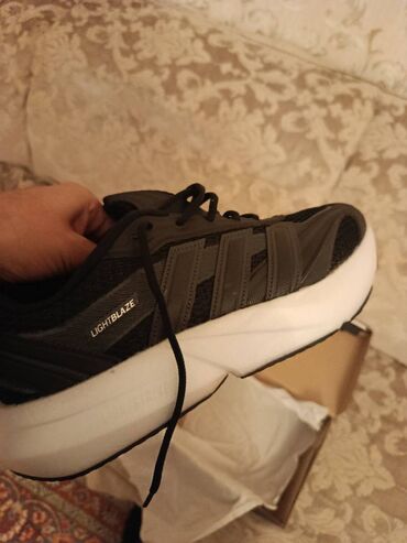 a class makasin qiymeti: Amerikadan özüm üçün sifariş vermişəm .Adidas mağazasından.Olcu uyğun