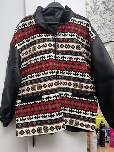 свитер оверсайз: Продаю новый бомбер 
Подарили размер не подошел