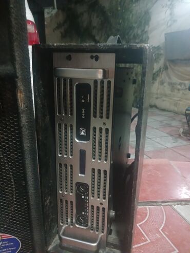 Mercedes-Benz: Məhsul: ETI EE-300 professional gücləndirici (power amplifier)