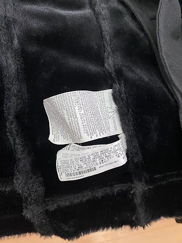 Жилеты, безрукавки: Жилетка Zara, размер m в отличном состоянии, теплая, брали дорого! — 3